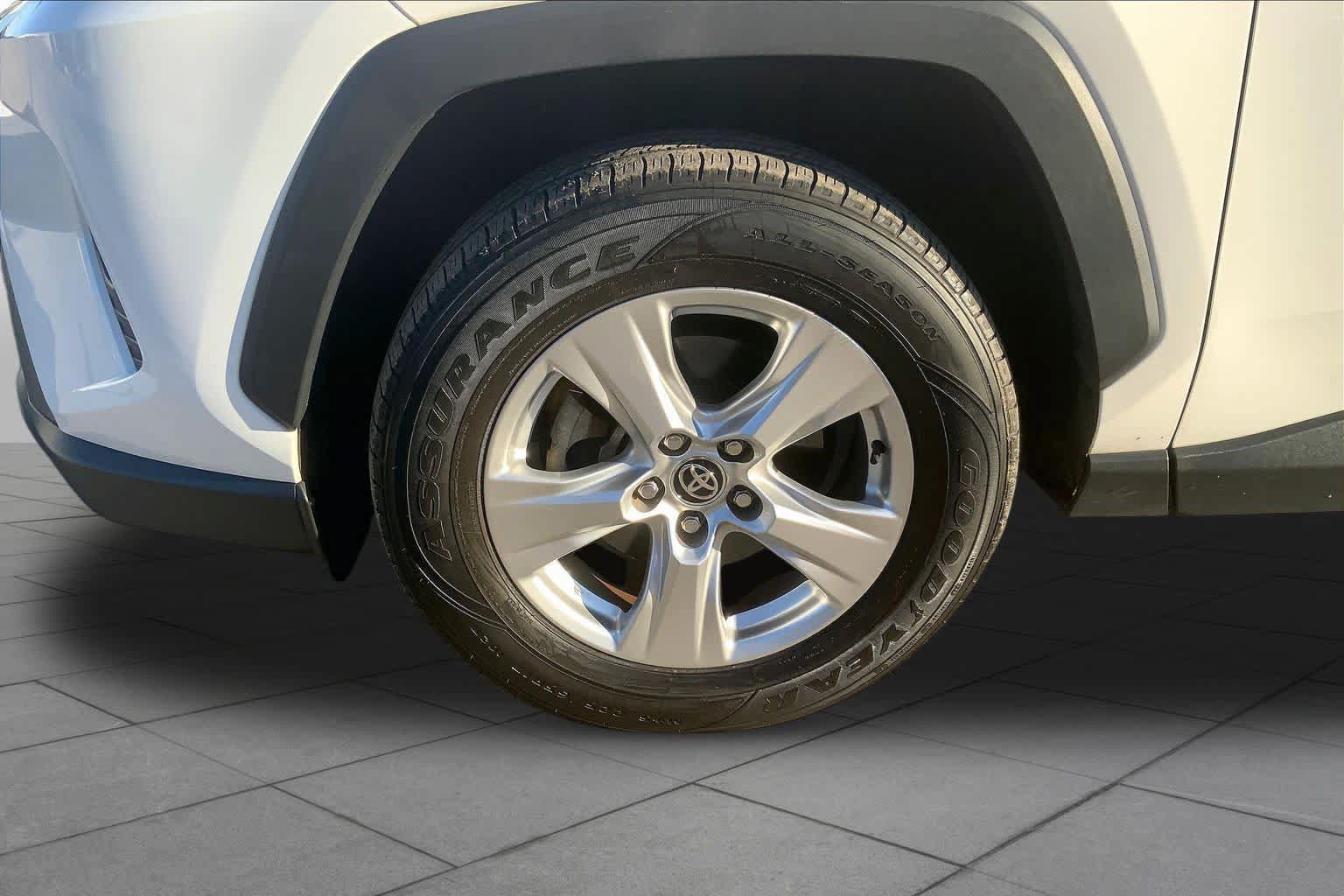 Used 2021 Toyota RAV4 XLE w/ Convenience Package AWD/4WD image 11