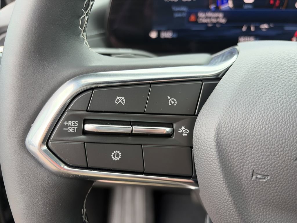 Used 2025 Chevrolet Traverse LT w/ Driver Confidence Package FWD image 21