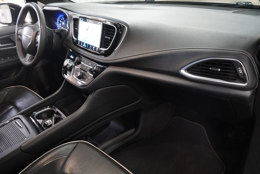 Used 2025 Chrysler Pacifica Limited FWD image 22