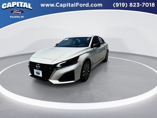 Used 2025 Nissan Altima 2.5 SV FWD image 4