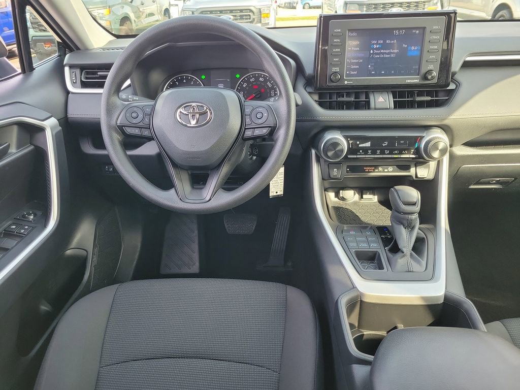 Used 2022 Toyota RAV4 LE image 12