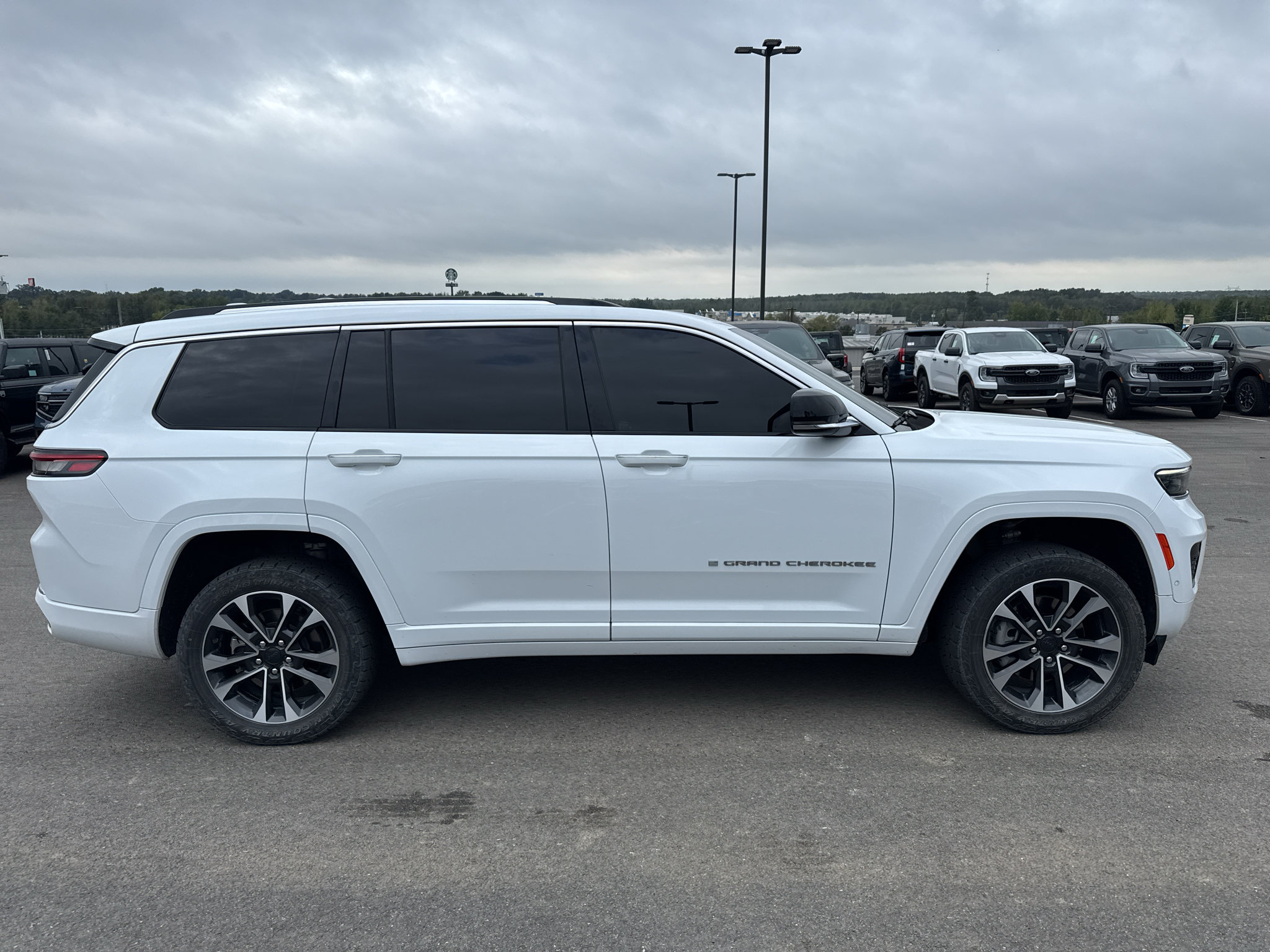 Used 2023 Jeep Grand Cherokee L Overland AWD/4WD image 4
