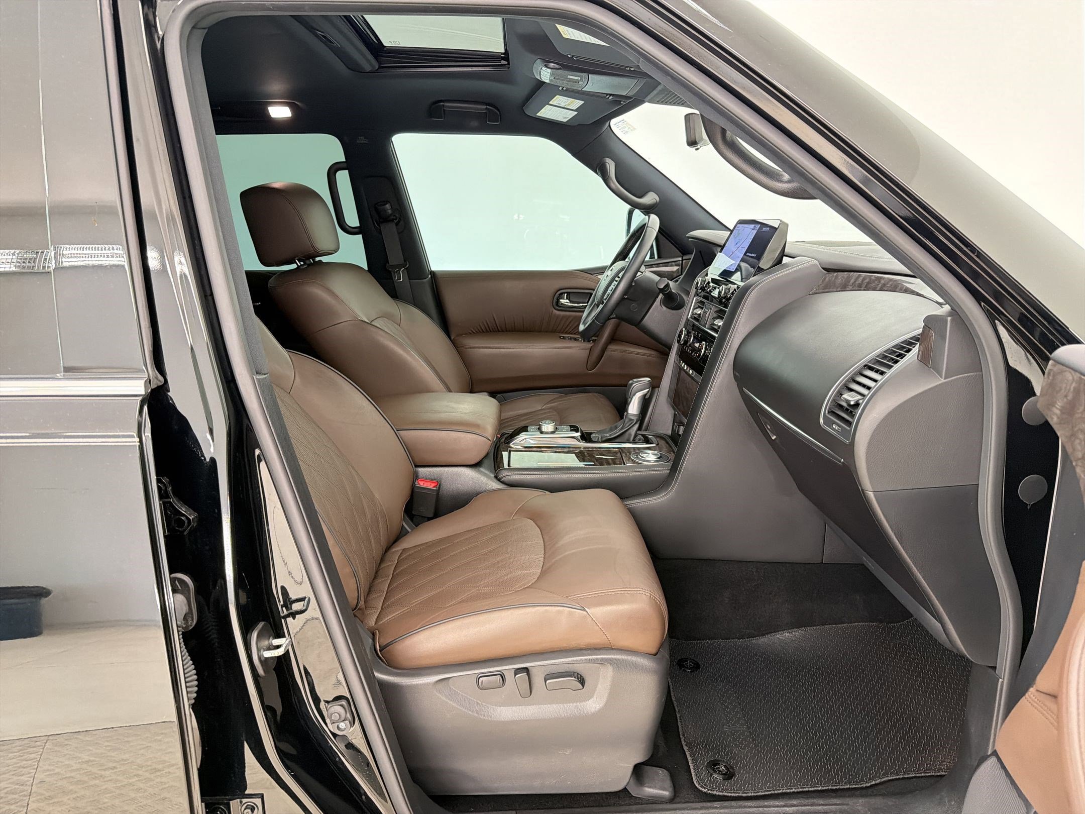 Used 2023 Nissan Armada Platinum w/ Captain's Chairs Package image 30