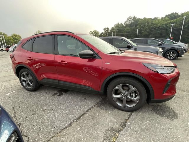 Certified 2025 Ford Escape ST-Line w/ Tech Pack #1 FWD image 8