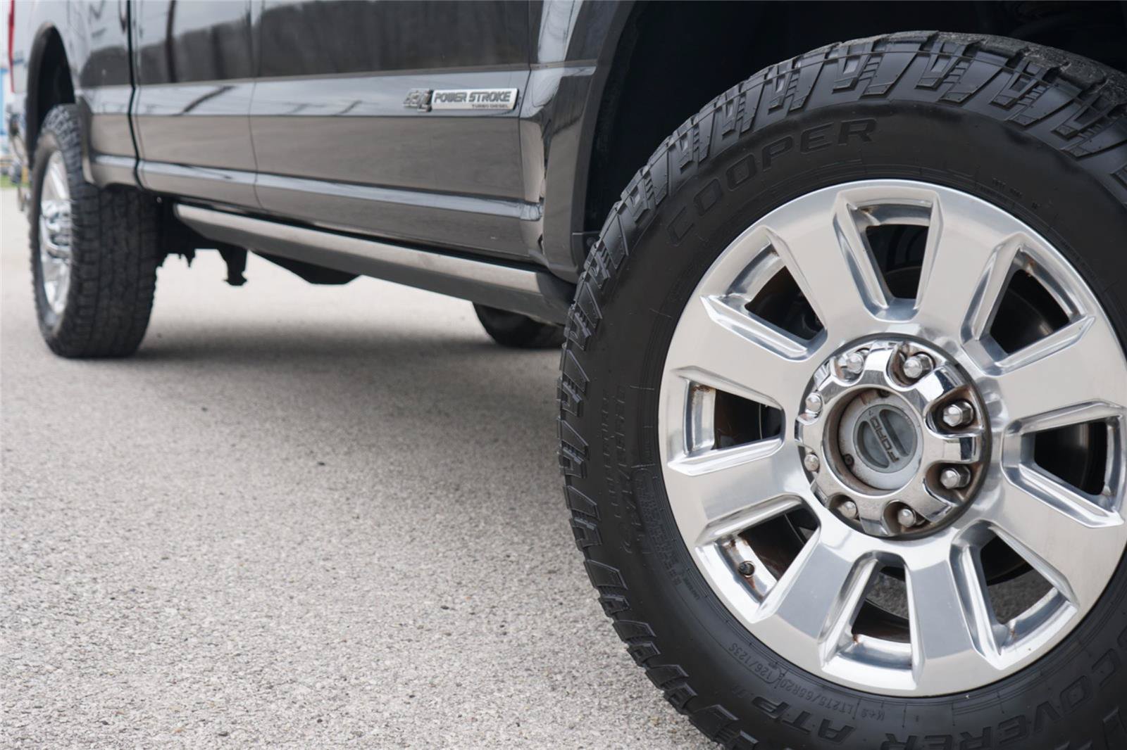 Certified 2020 Ford F250 Platinum w/ FX4 Off-Road Package AWD/4WD image 2