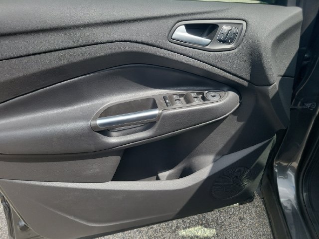 Certified 2019 Ford Escape Titanium w/ U9j03 - Titanium Tow Package AWD/4WD image 18