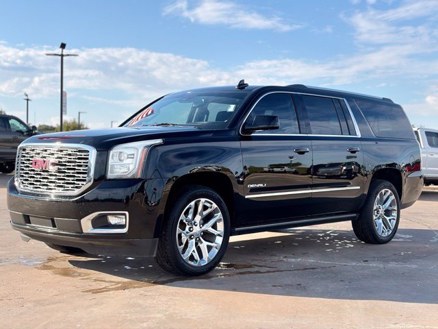 Used 2020 GMC Yukon XL Denali w/ Denali Premium Package AWD/4WD image 3