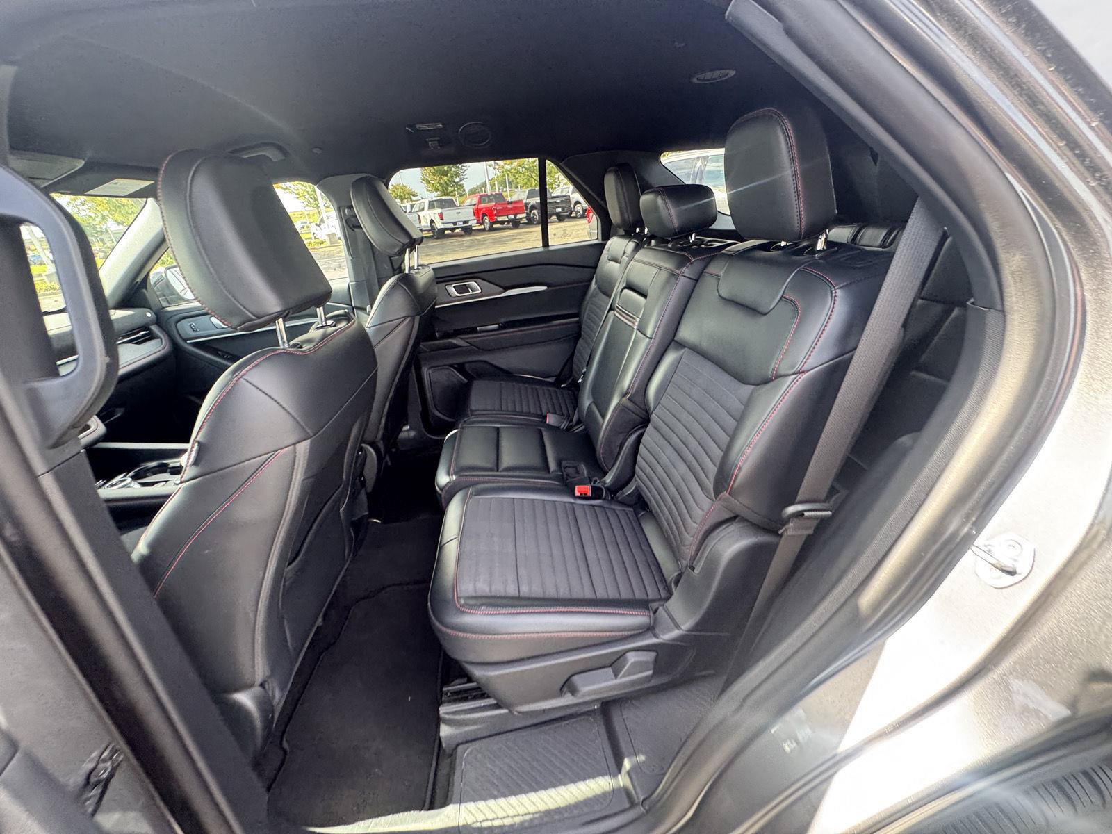 Certified 2025 Ford Explorer ST-Line w/ ST-Line Street Pack AWD/4WD image 17