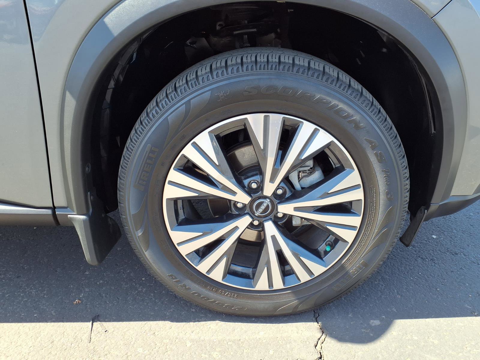 Used 2022 Nissan Rogue SV FWD image 9