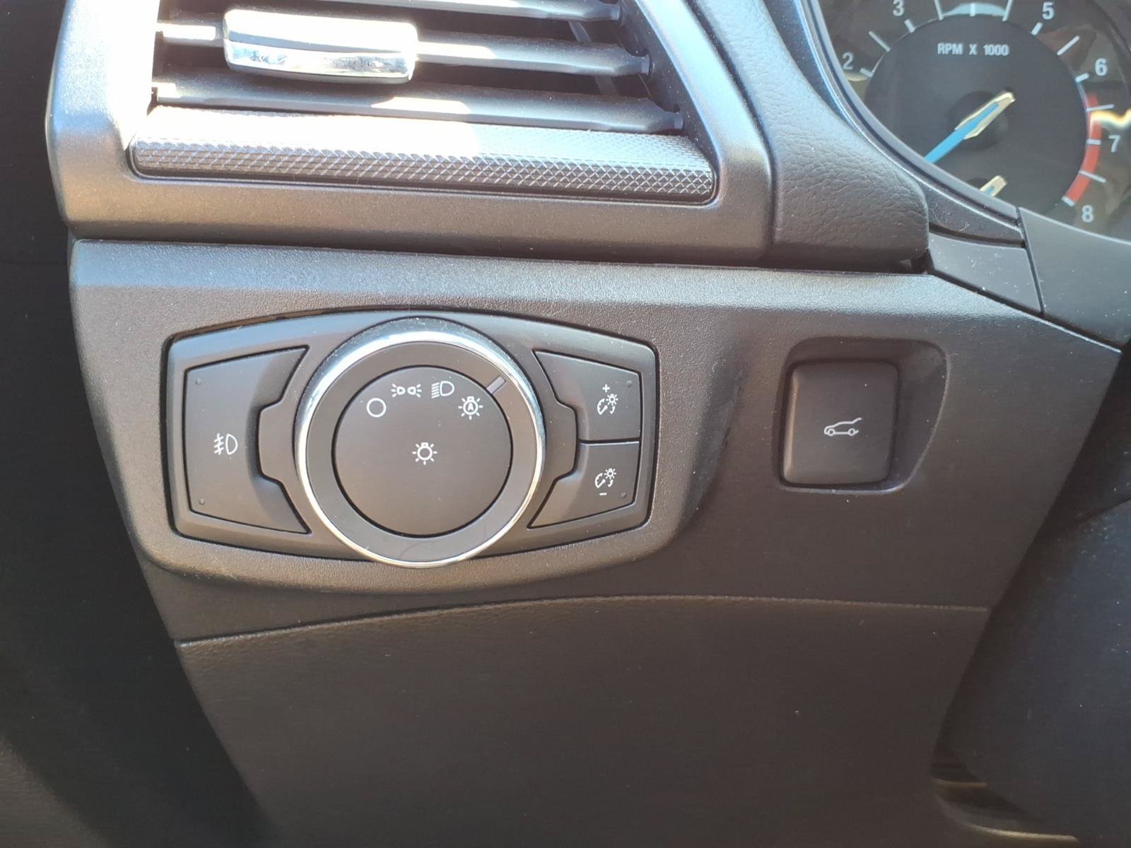 Certified 2018 Ford Fusion SE w/ Equipment Group 201A FWD image 14