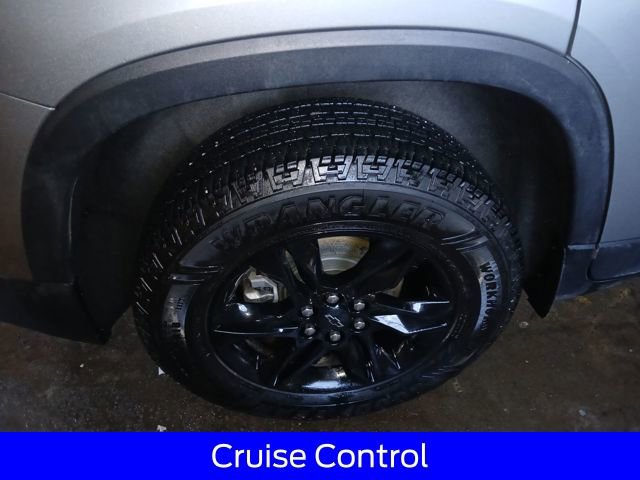 Used 2023 Chevrolet Traverse LS w/ Midnight/Sport Edition image 11