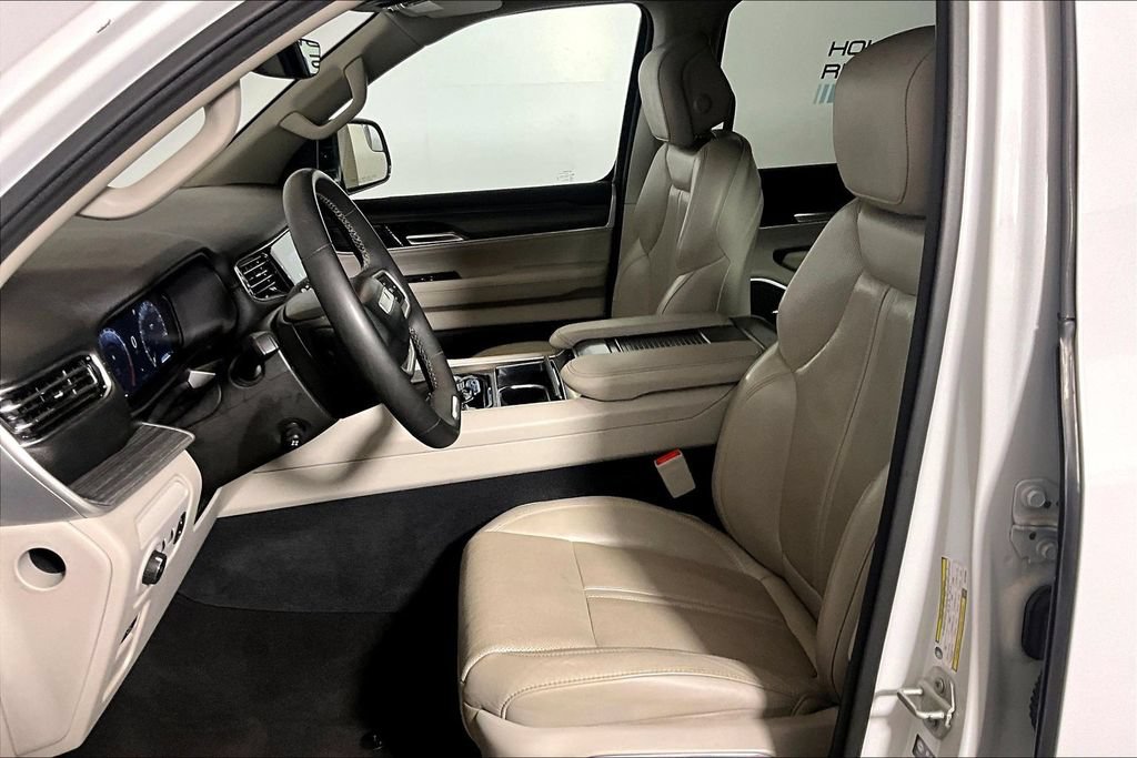 Used 2024 Jeep Wagoneer L Series II RWD image 20