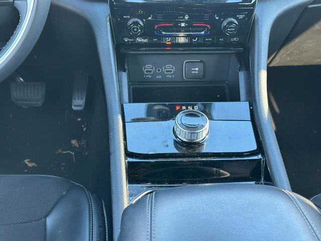 Used 2023 Jeep Grand Cherokee Laredo image 14