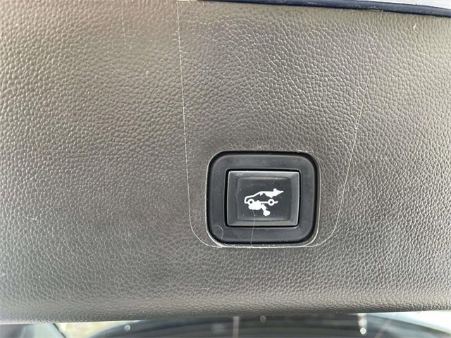 Used 2022 Chevrolet Traverse LT image 34