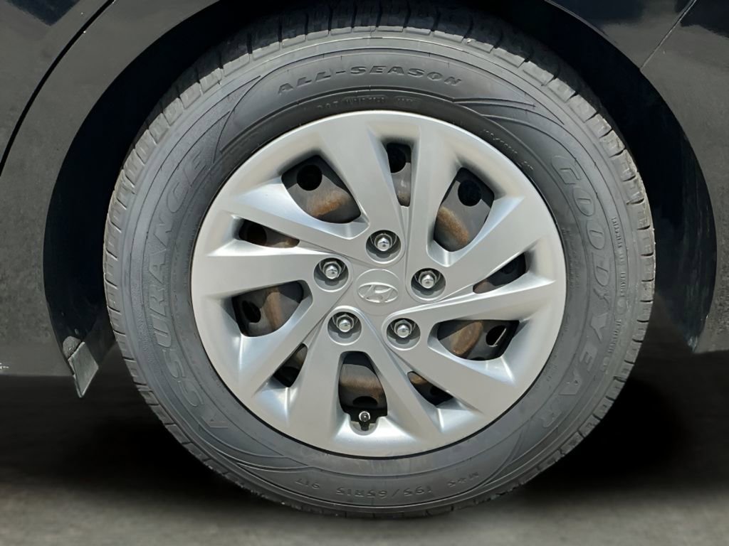 Used 2020 Hyundai Elantra SE image 21