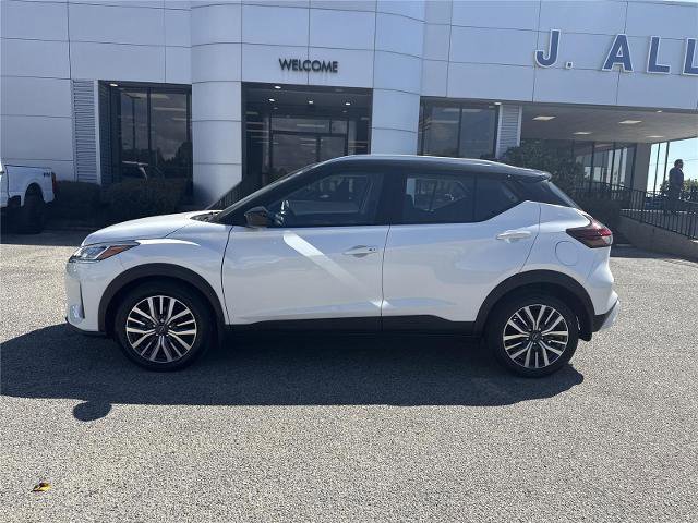 Used 2024 Nissan Kicks SV image 2