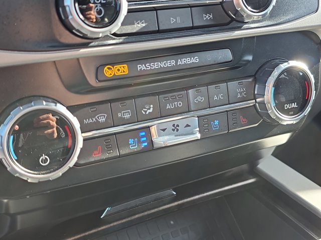 Certified 2022 Ford F350 Lariat w/ Tremor Off-Road Package image 23