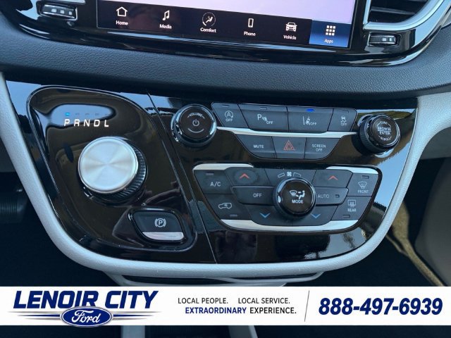 Used 2024 Chrysler Pacifica Touring-L FWD image 36