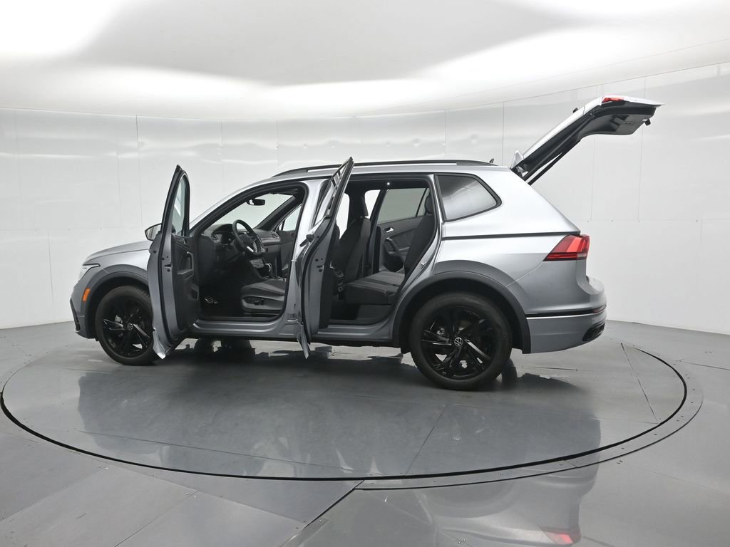 Used 2024 Volkswagen Tiguan SE R-Line image 55