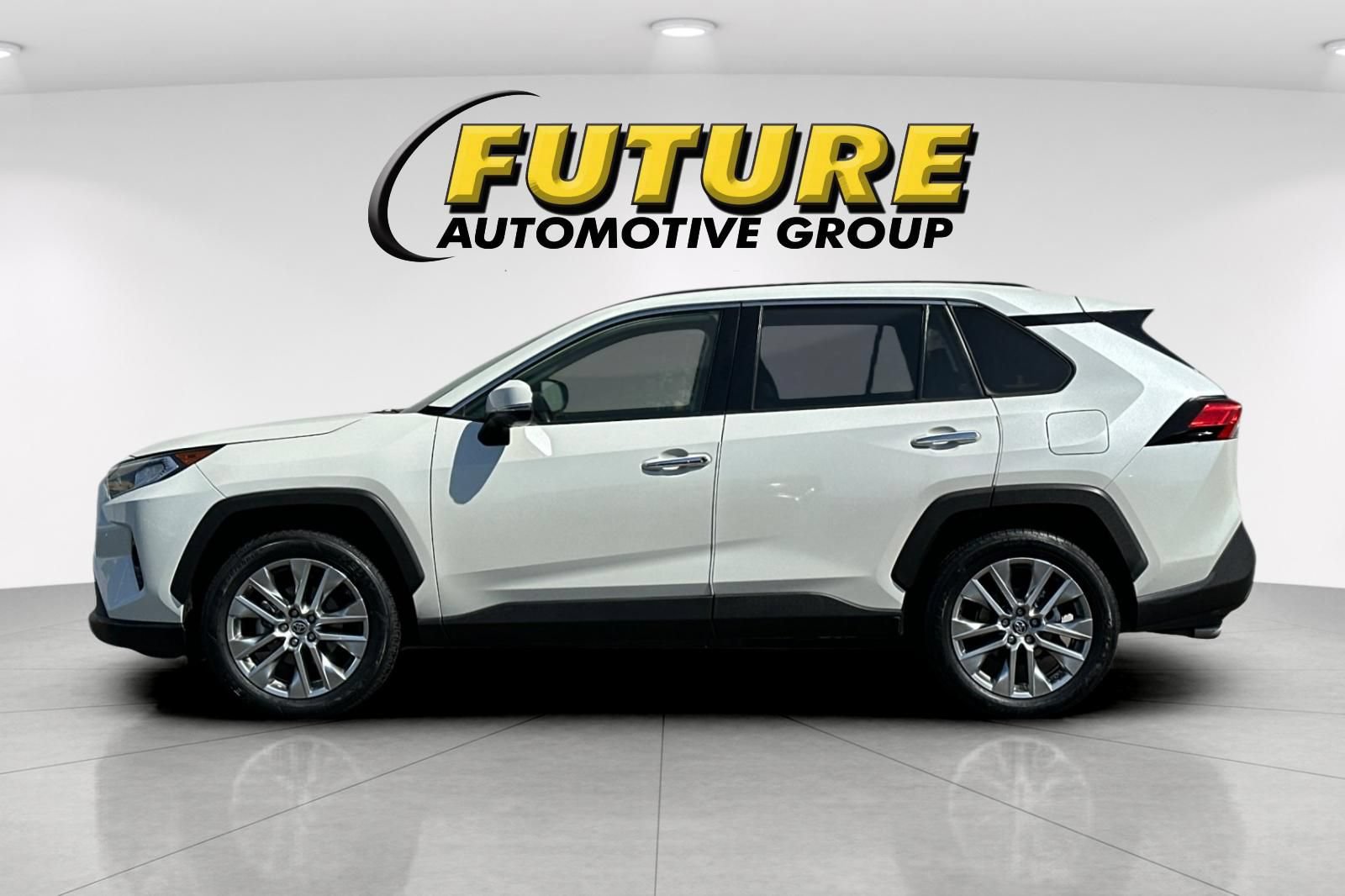 Used 2019 Toyota RAV4 Limited w/ Advanced Technology Package AWD/4WD image 6