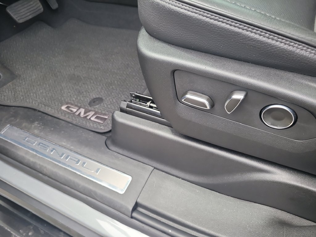 Used 2024 GMC Yukon Denali AWD/4WD image 20