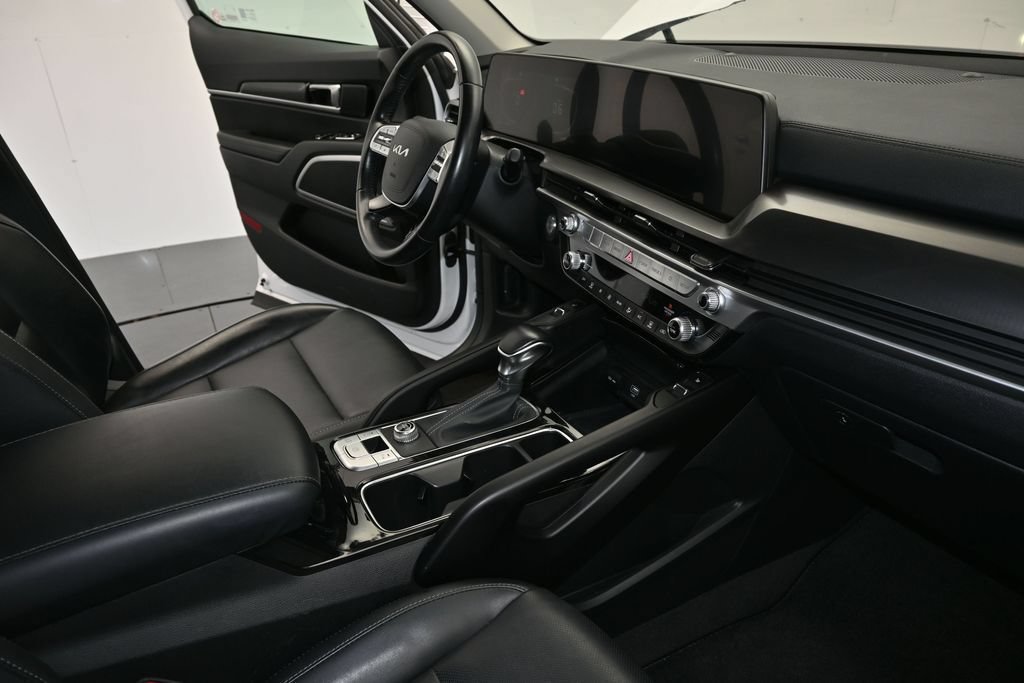 Used 2025 Kia Telluride S FWD image 13