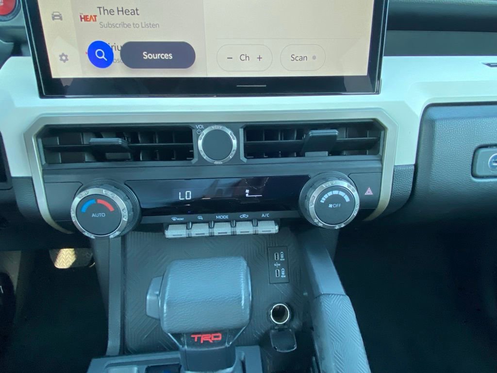 Used 2024 Toyota Tacoma TRD Off-Road image 17