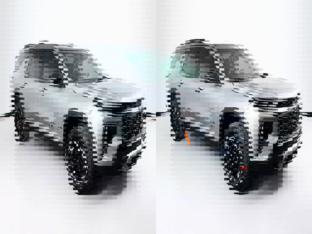 Used 2025 Chevrolet Traverse Z71 image 7