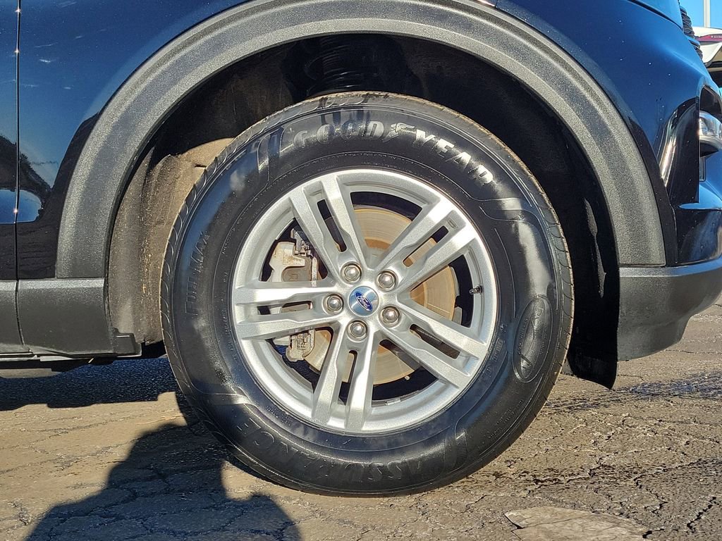 Certified 2023 Ford Explorer XLT w/ Equipment Group 202A image 9