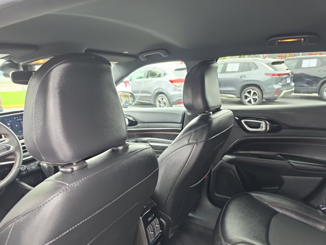 Used 2025 Jeep Compass Trailhawk AWD/4WD image 17