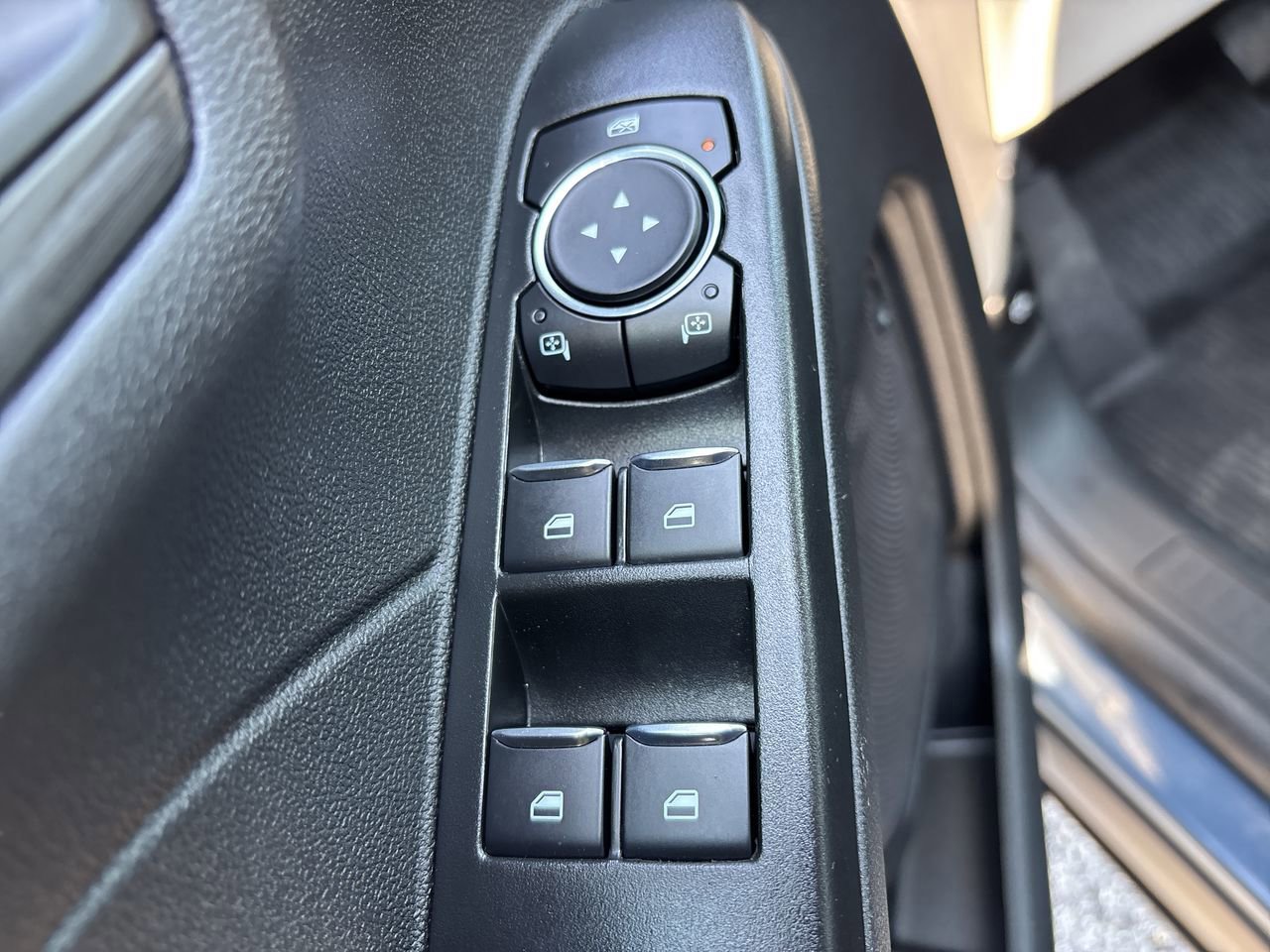 Certified 2025 Ford Escape Platinum image 24