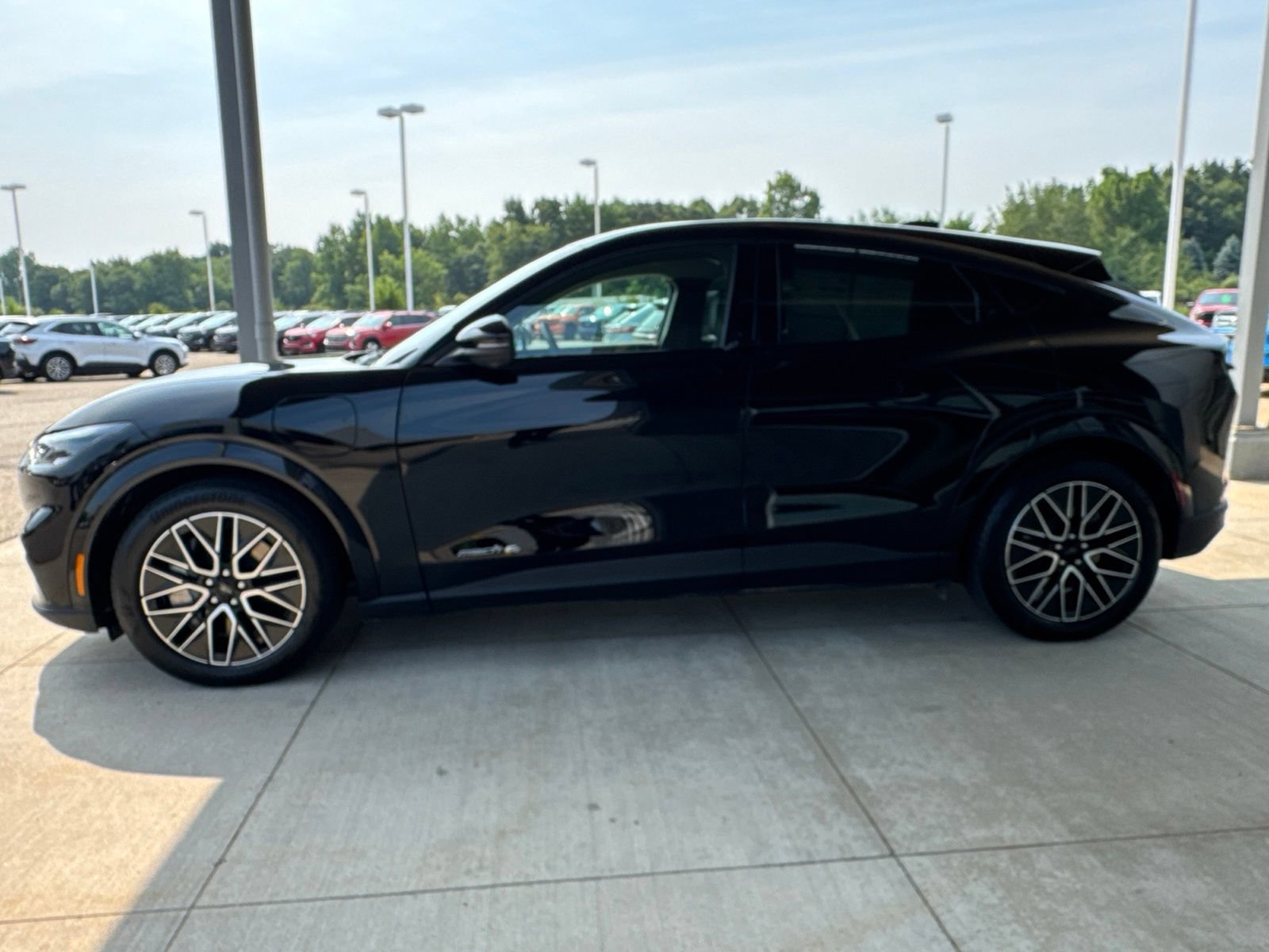 Certified 2025 Ford Mustang Mach-E Premium AWD/4WD image 3