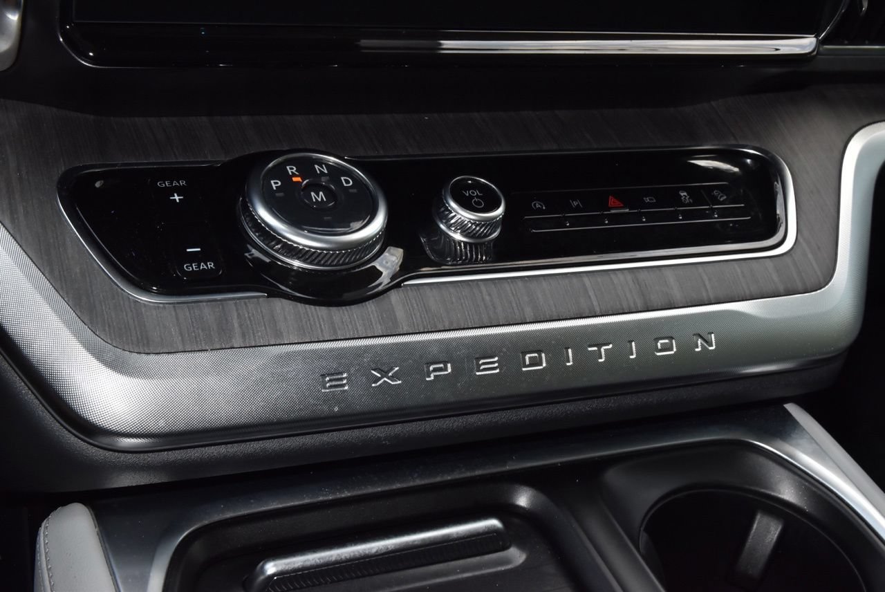 Certified 2025 Ford Expedition Max Platinum w/ Platinum Ultimate Package AWD/4WD image 30