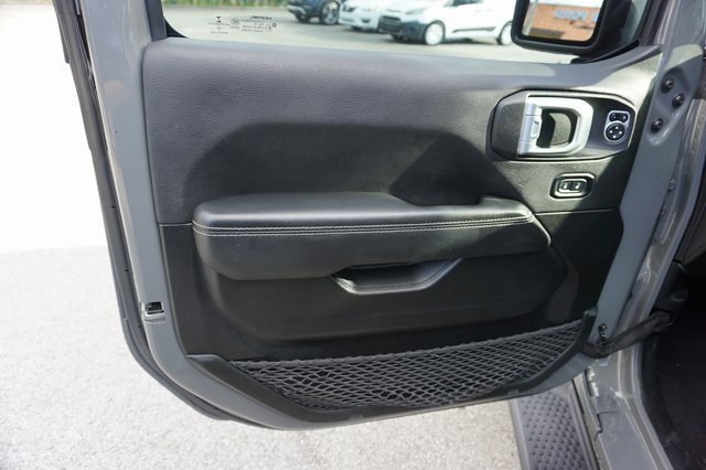 Used 2022 Jeep Wrangler Unlimited Sahara image 25