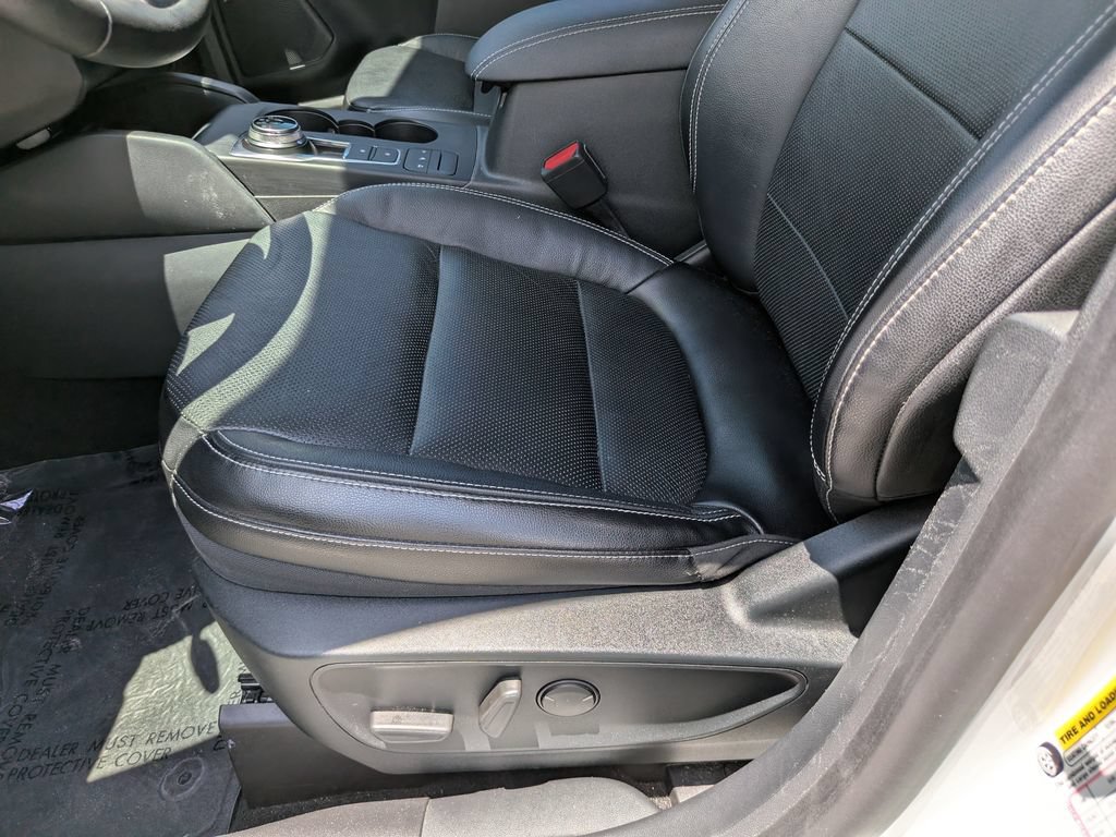 Certified 2020 Ford Escape Titanium w/ Titanium Premium Package 2.0 FWD image 26