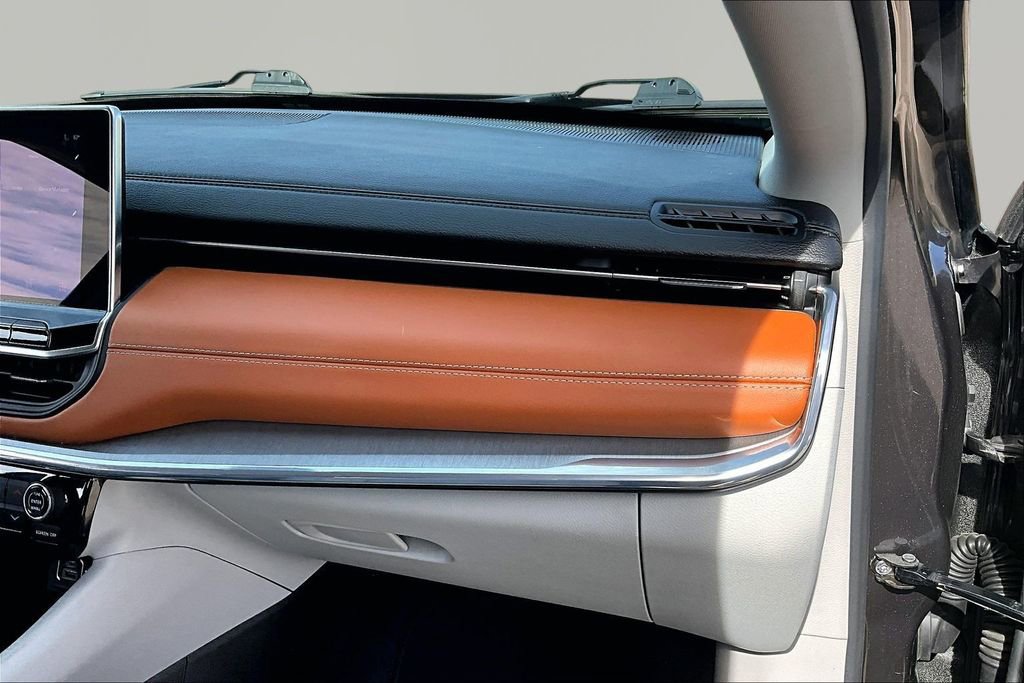 Used 2022 Jeep Compass Limited image 17