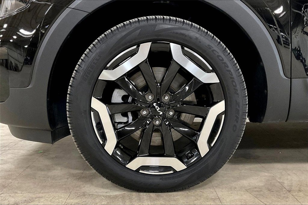 Used 2025 Kia Telluride S image 11