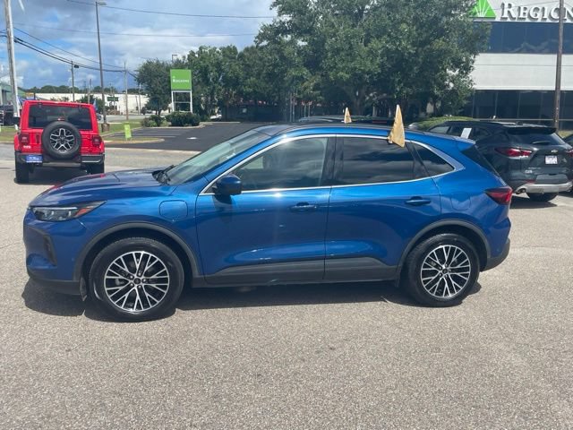 Certified 2023 Ford Escape SE w/ PHEV Premium Package FWD image 3