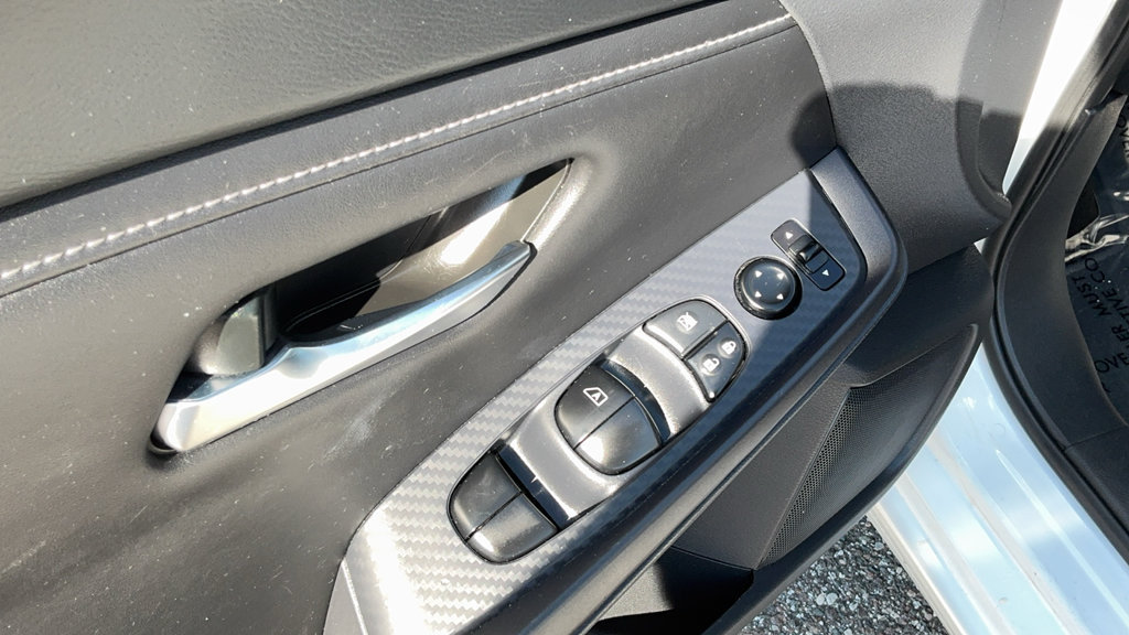 Used 2024 Nissan Sentra SV FWD image 19