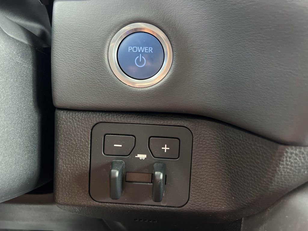 Used 2023 Toyota Sequoia Platinum AWD/4WD image 34