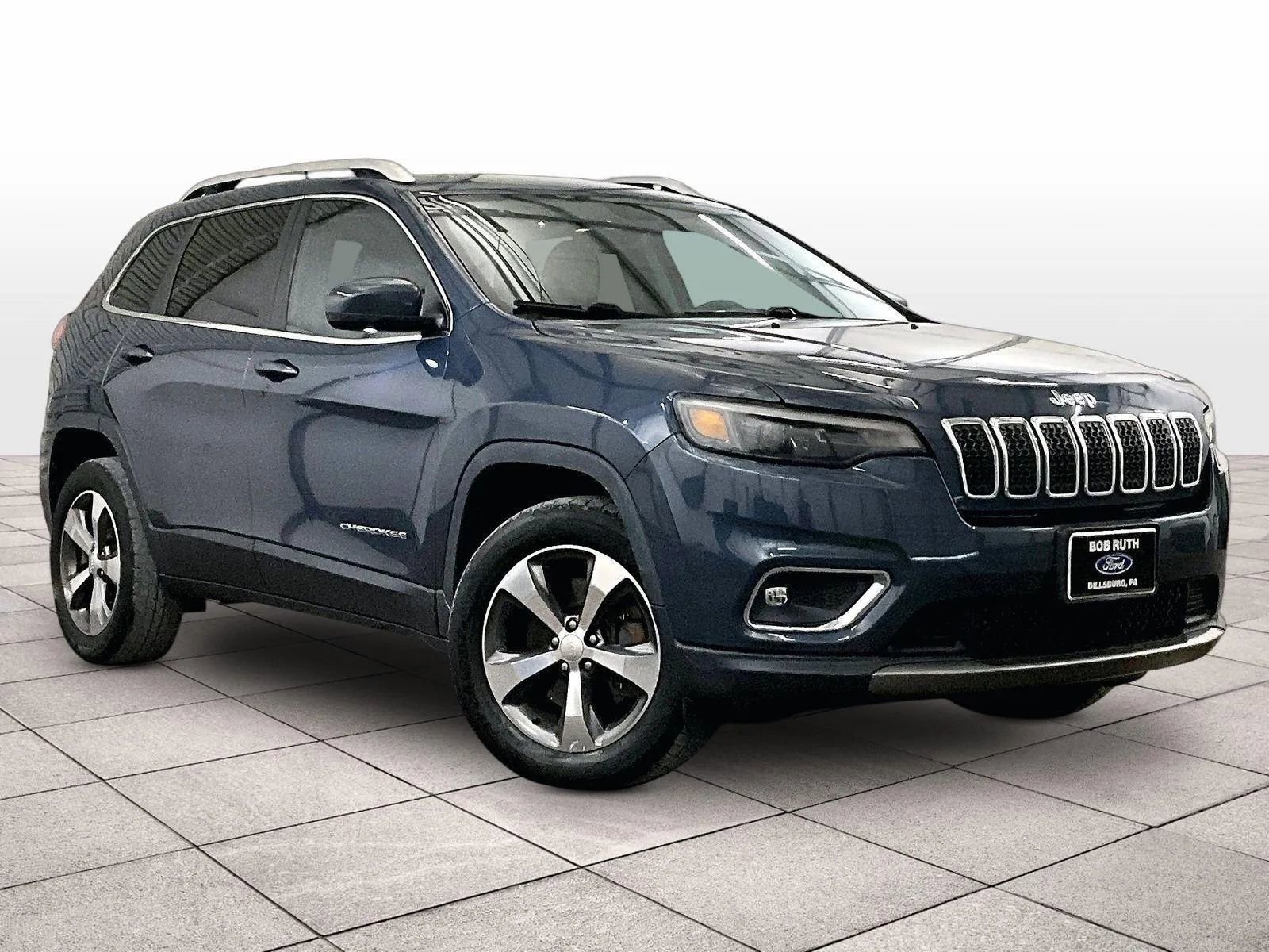 Used 2019 Jeep Cherokee Limited AWD/4WD image 2