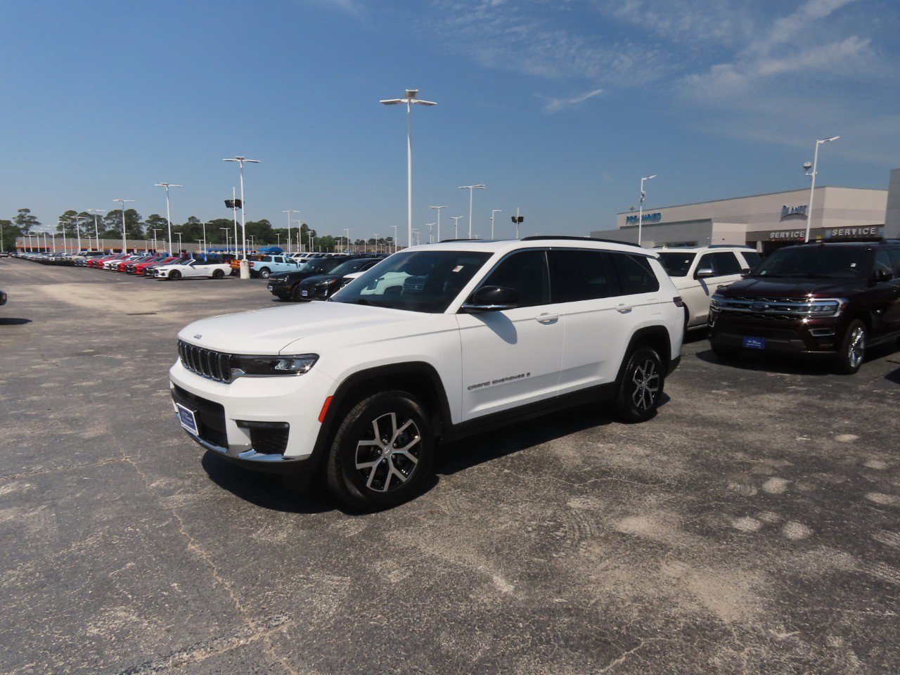 Used 2024 Jeep Grand Cherokee L Limited RWD image 2