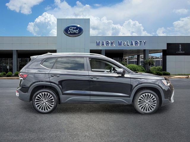 Used 2025 Volkswagen Taos SE FWD image 6