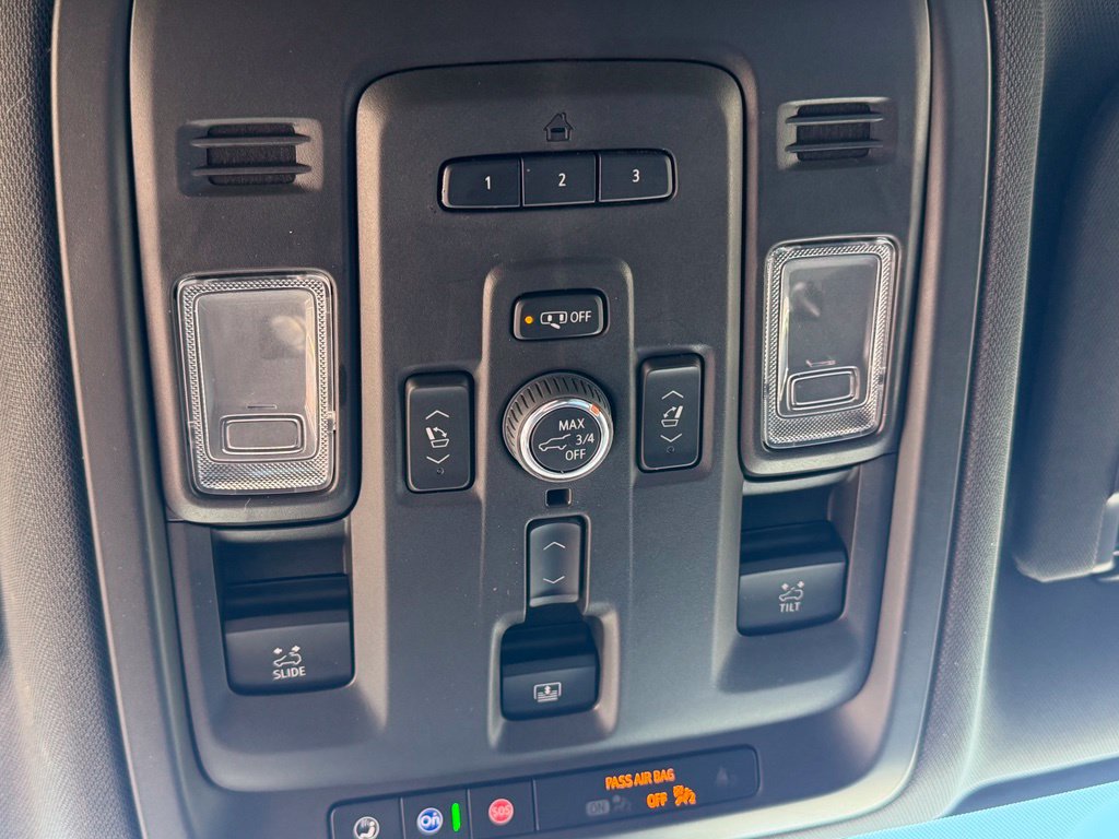 Used 2024 Chevrolet Tahoe High Country AWD/4WD image 19