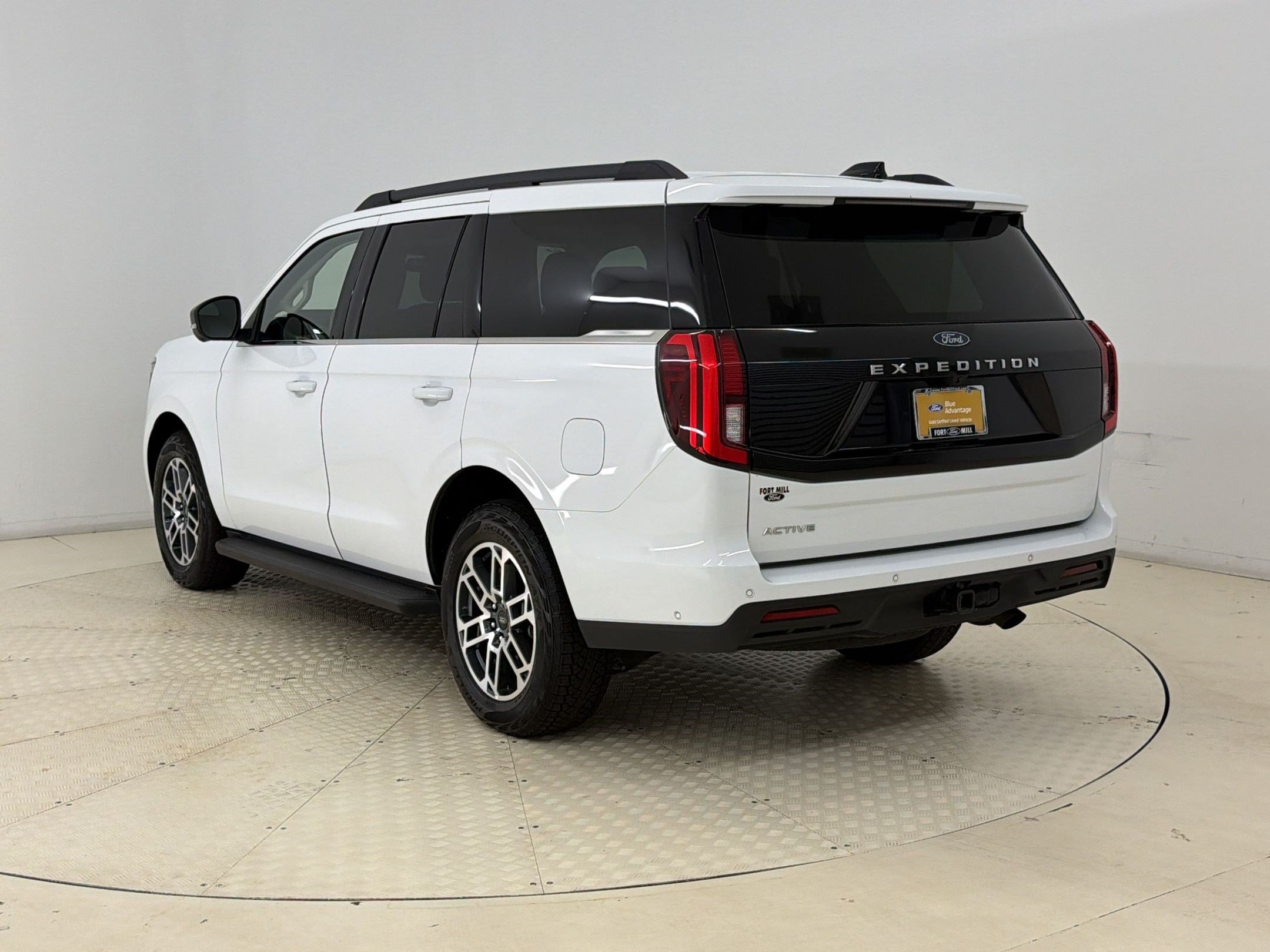 Certified 2025 Ford Expedition Active AWD/4WD image 3