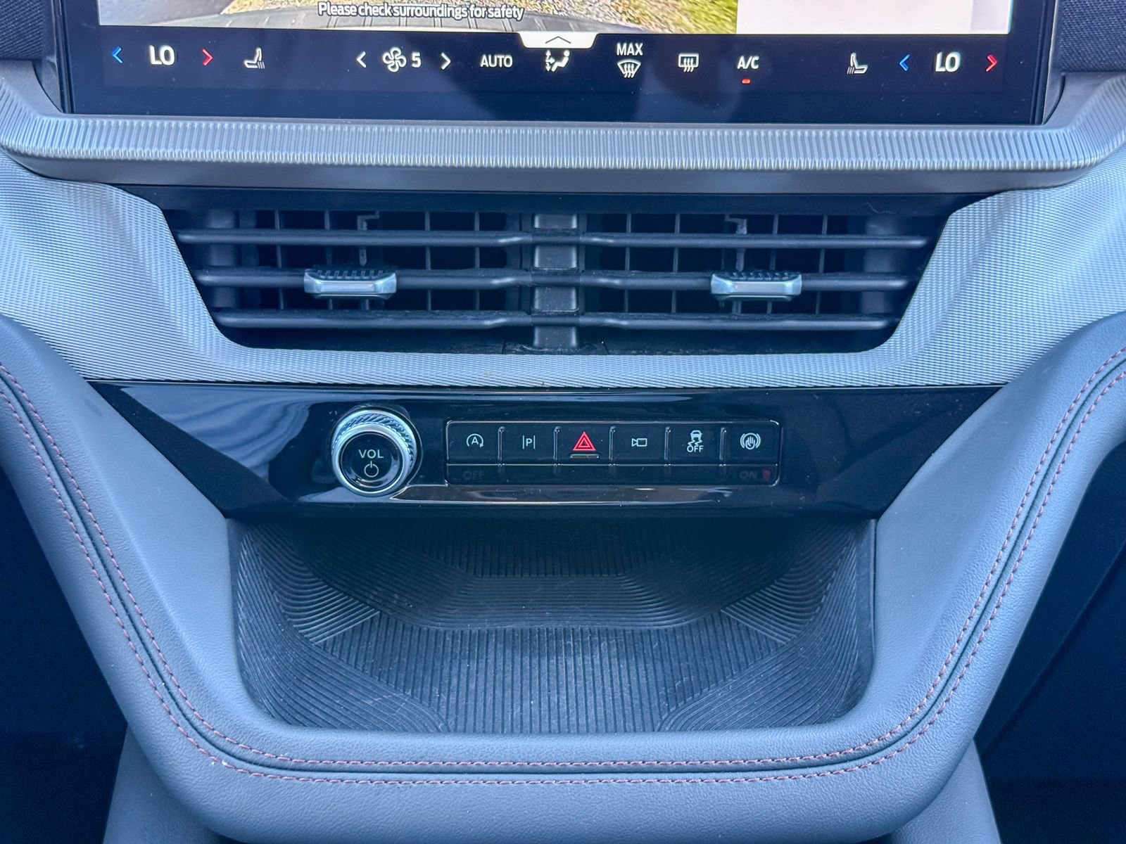 Certified 2025 Ford Explorer Active AWD/4WD image 26