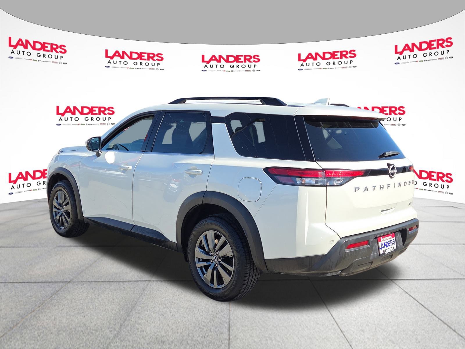 Used 2024 Nissan Pathfinder SV image 5
