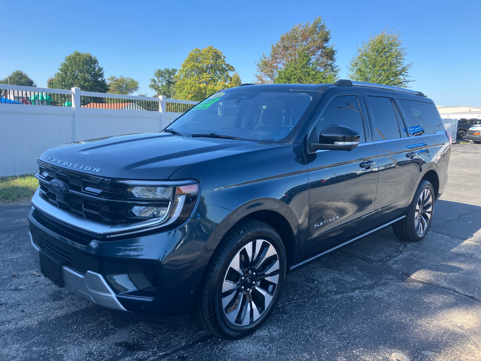 Certified 2025 Ford Expedition Max Platinum w/ Driver's Package AWD/4WD image 1