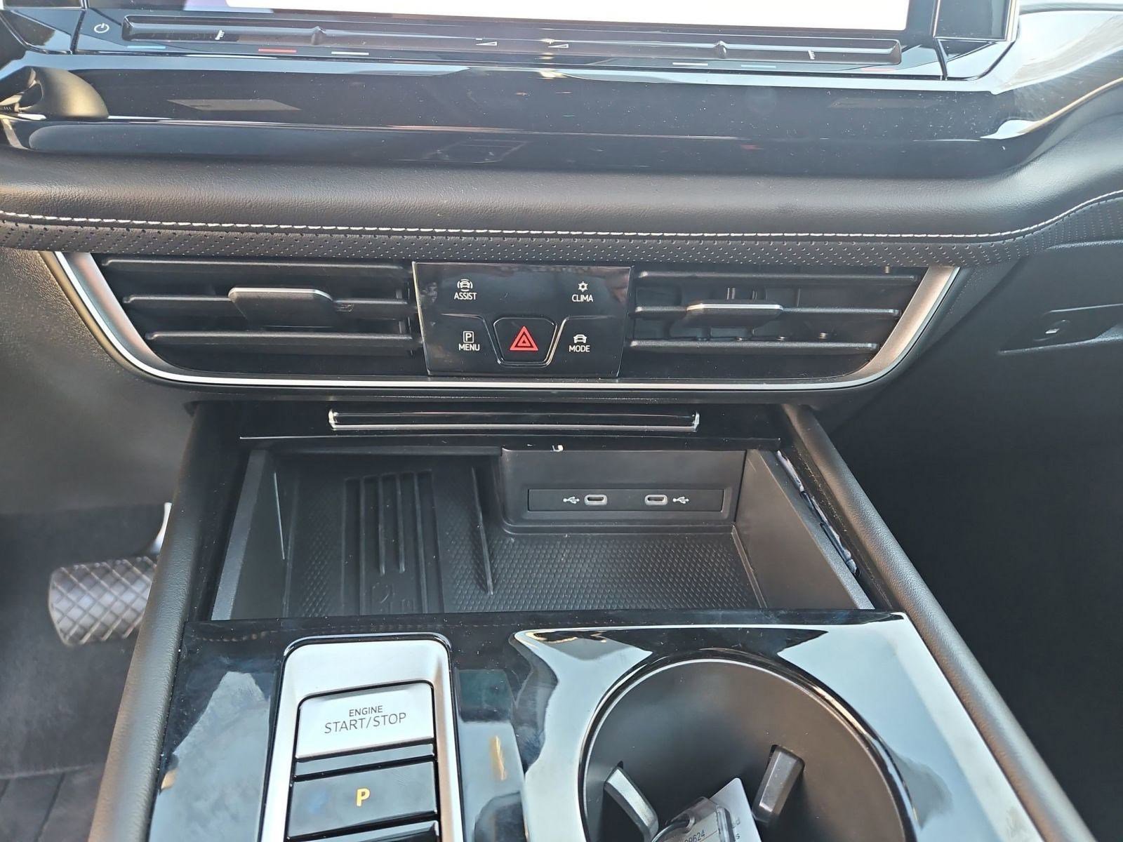 Used 2025 Volkswagen Atlas Cross Sport SE image 26