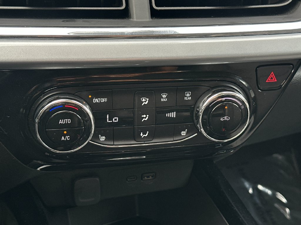 Used 2025 Chevrolet Trax LT w/ LT Convenience Package FWD image 19